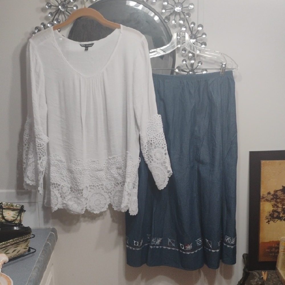 Unique Spectrum Top Nappa Valley Blue Embroidered Midi Skirt